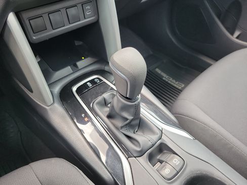 Used 2025 Toyota Corolla Cross LE FWD image 28