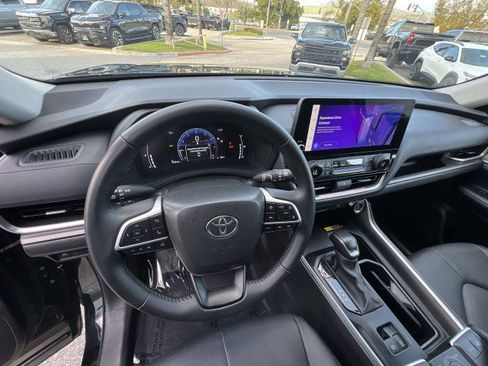 Used 2025 Toyota Grand Highlander XLE SUV image 11