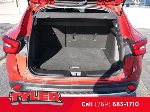 Used 2024 Chevrolet Trax LT w/ LT Convenience Package FWD image 17
