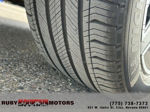 Used 2024 Mercedes-Benz GLC 300 4MATIC image 28