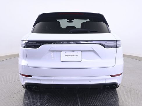 Certified 2023 Porsche Cayenne AWD/4WD image 6