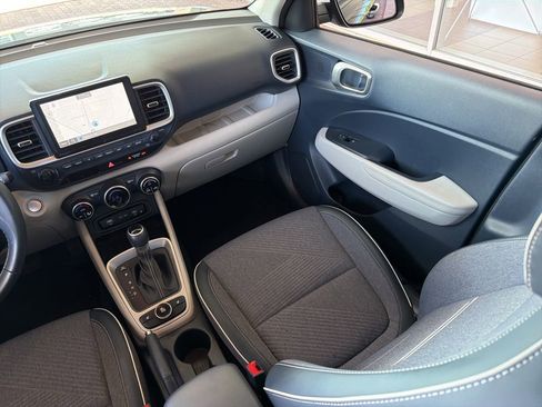 Certified 2024 Hyundai Venue Limited FWD image 20