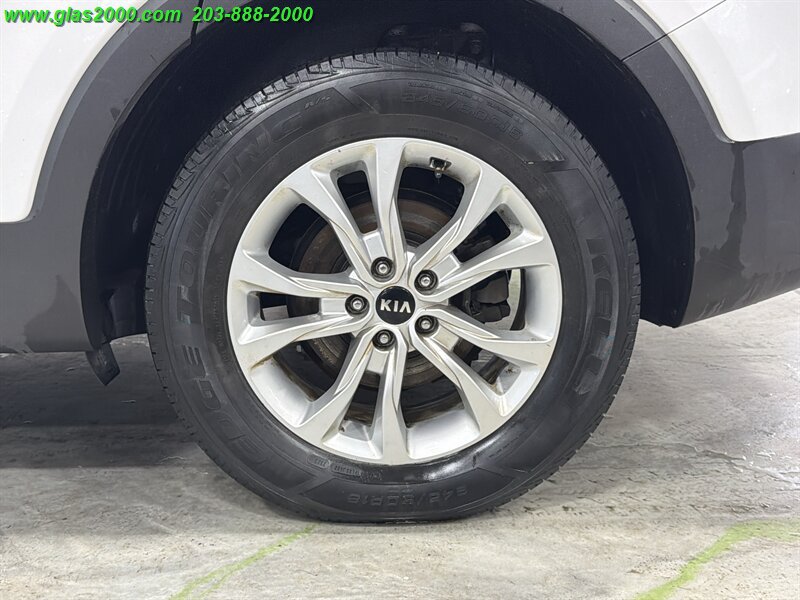 Used 2021 Kia Telluride LX AWD/4WD image 16