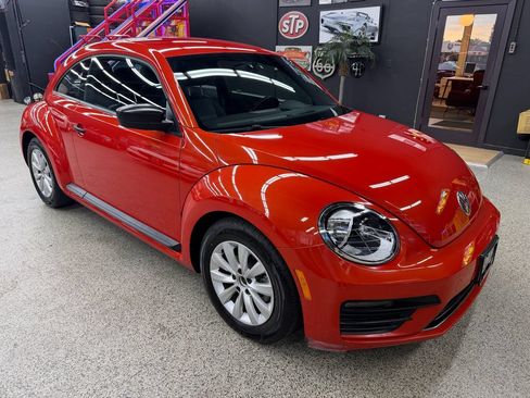 Used 2018 Volkswagen Beetle 2.0T S FWD image 7
