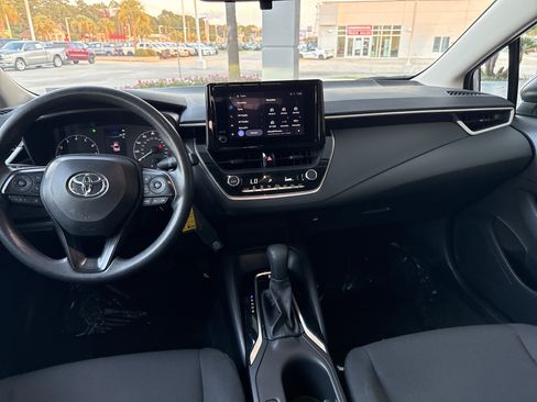 Used 2025 Toyota Corolla LE FWD image 27