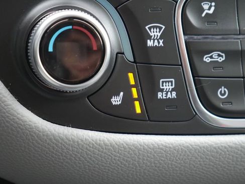 Used 2023 Chevrolet Equinox LT w/ Driver Convenience Package AWD/4WD image 3