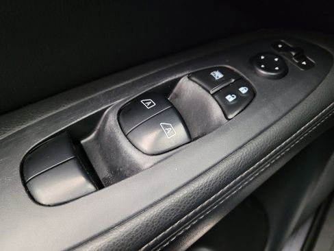 Used 2020 Nissan Pathfinder SL FWD image 27