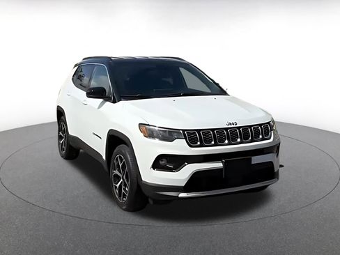Used 2025 Jeep Compass Limited AWD/4WD image 3