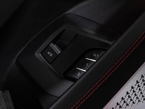 Used 2021 Lamborghini Urus AWD/4WD image 39