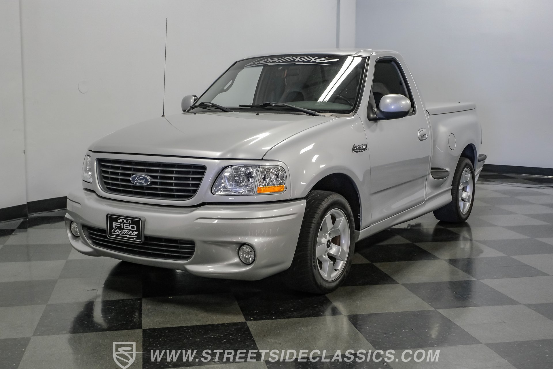 Used 2001 Ford F150 Lightning RWD image 19
