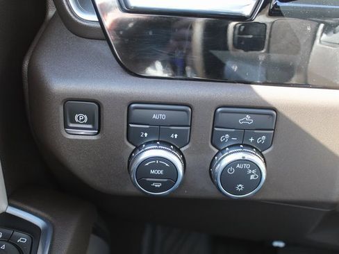 Used 2024 GMC Sierra 1500 SLE image 28