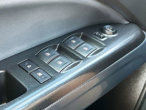 Used 2022 Chevrolet Colorado Z71 w/ Safety Package AWD/4WD image 17