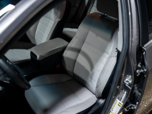 Used 2017 Toyota Camry SE image 29