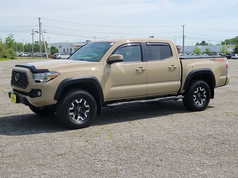 Used 2020 Toyota Tacoma TRD Off-Road w/ Technology Package AWD/4WD image 1