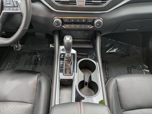 Used 2024 Nissan Altima 2.5 SR w/ SR Premium Package FWD image 18