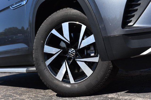 Certified 2023 Volkswagen Atlas Cross Sport SE AWD/4WD image 3