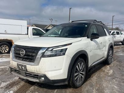 Used 2022 Nissan Pathfinder Platinum w/ Cargo Package