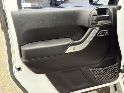 Used 2011 Jeep Wrangler Rubicon w/ PWR Convenience Group AWD/4WD image 18