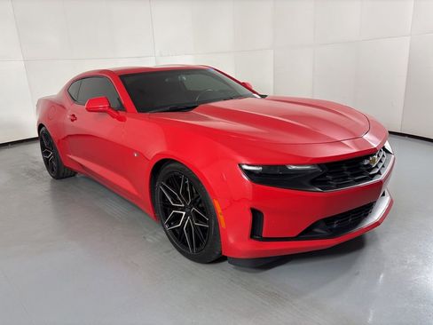 Used 2020 Chevrolet Camaro LT image 2