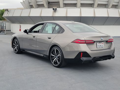 Used 2026 BMW 530i w/ M Sport Package RWD image 2