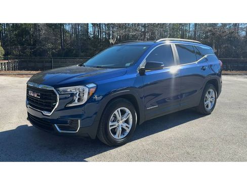 Certified 2022 GMC Terrain SLE w/ Driver Convenience Package image 4