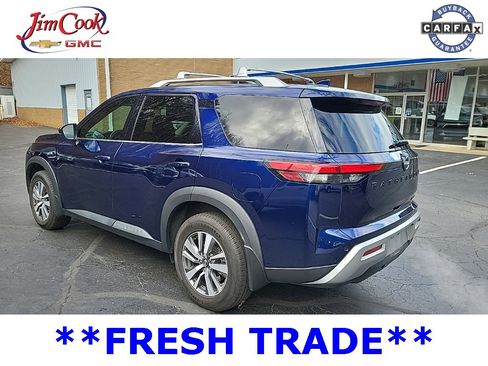 Used 2023 Nissan Pathfinder SL w/ Black Appearance Package image 12