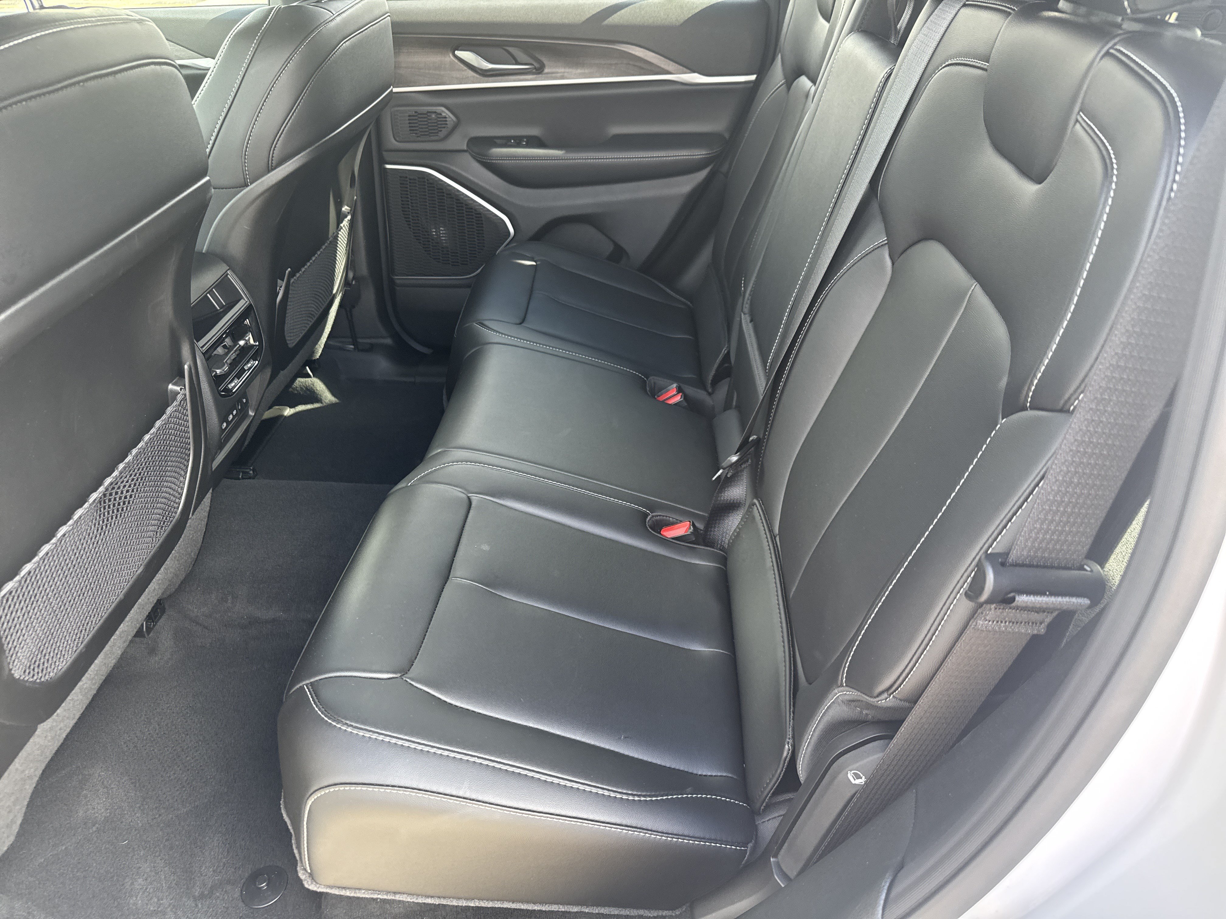 New 2026 Jeep Grand Cherokee Limited w/ Limited Altitude Package AWD/4WD image 6