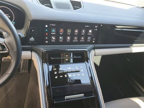 Used 2025 Porsche Panamera image 28