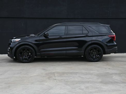 Used 2020 Ford Explorer ST w/ Premium Technology Package image 6