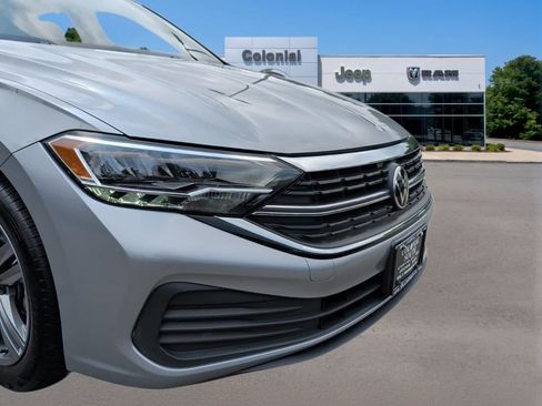 Used 2022 Volkswagen Jetta SE w/ Panoramic Sunroof Package FWD image 10