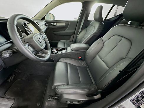 Used 2025 Volvo XC40 B5 Plus image 13