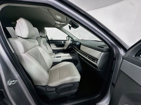 Used 2025 Hyundai Santa Fe SEL FWD image 32