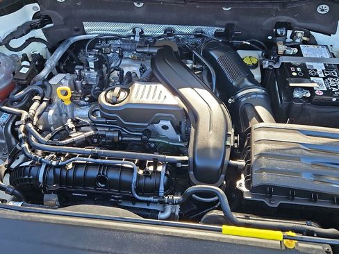 Used 2024 Volkswagen Taos SE image 27