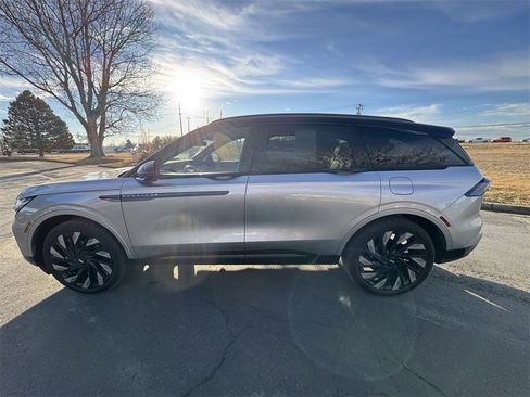 Used 2024 Lincoln Nautilus Reserve w/ Equipment Group 202A image 5