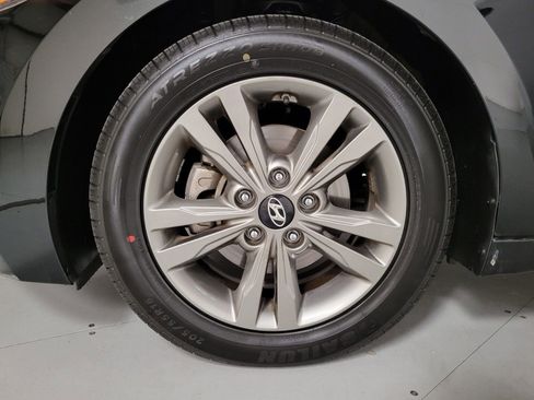 Used 2018 Hyundai Elantra SEL image 11