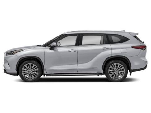 Used 2023 Toyota Highlander XLE image 3