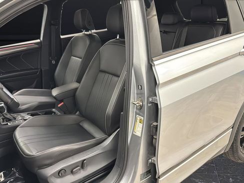 Used 2022 Volkswagen Tiguan SE R-Line image 9