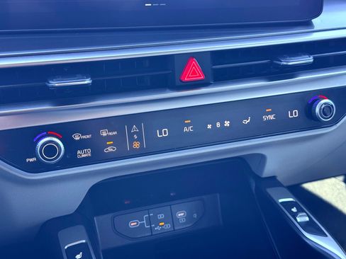 Used 2025 Kia Sorento S image 27