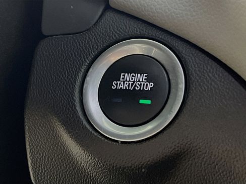 Used 2019 Chevrolet Equinox LT FWD image 23