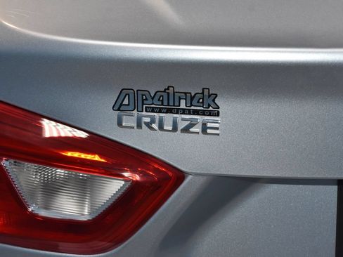 Used 2017 Chevrolet Cruze LS FWD image 31