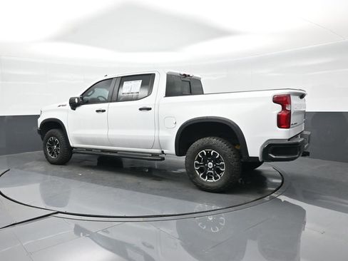 Used 2025 Chevrolet Silverado 1500 ZR2 w/ Technology Package image 11
