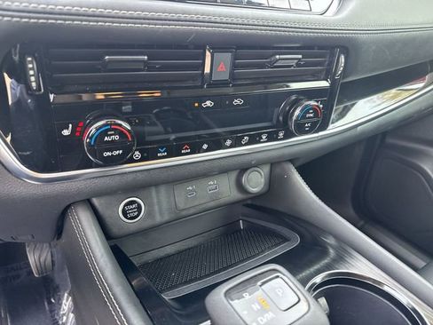 Used 2023 Nissan Rogue SL w/ SL Premium Package image 23