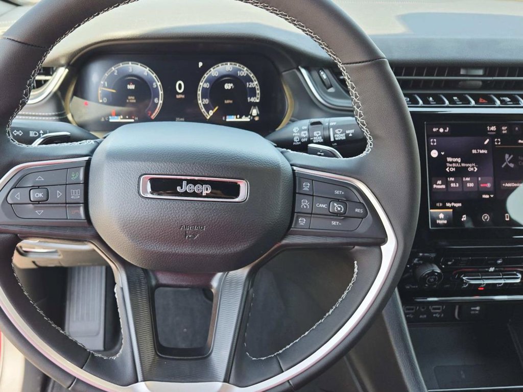 Certified 2025 Jeep Grand Cherokee Altitude AWD/4WD image 19