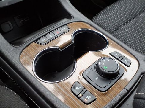 Used 2022 GMC Acadia SLE w/ Driver Convenience Package image 19