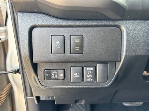 Used 2020 Toyota Tacoma TRD Off-Road w/ Technology Package AWD/4WD image 13