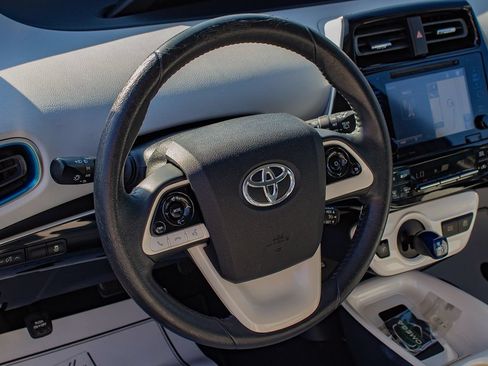 Used 2016 Toyota Prius Four FWD image 21
