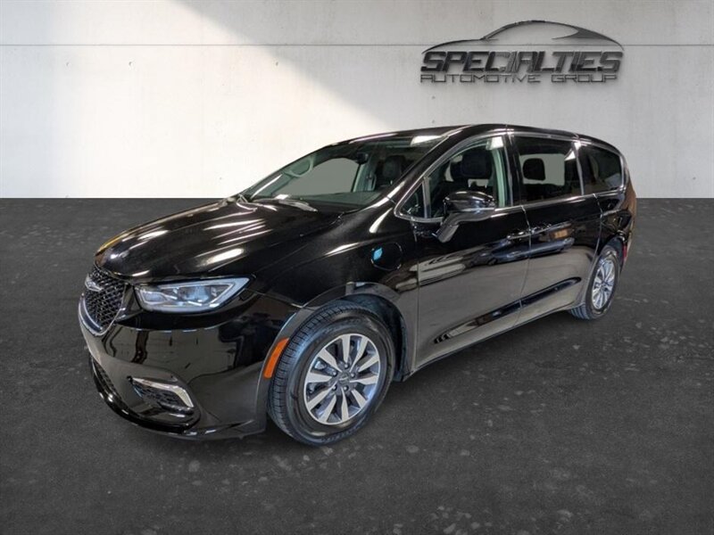 Used 2024 Chrysler Pacifica Limited FWD image 5