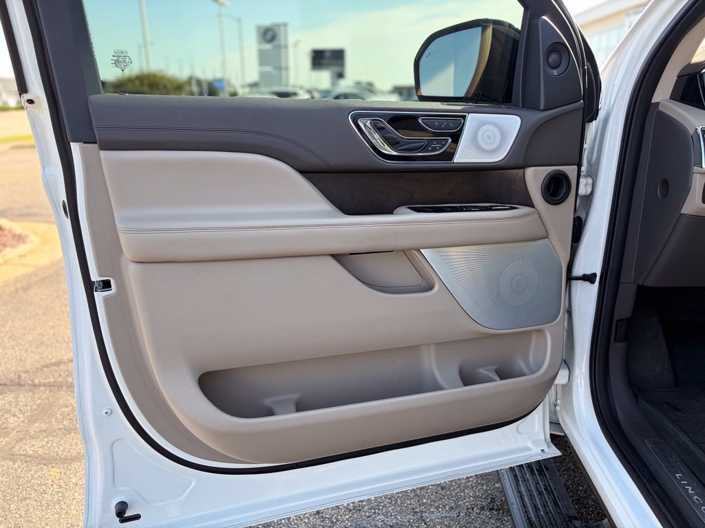 Used 2023 Lincoln Navigator Reserve AWD/4WD image 25
