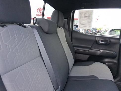 Used 2020 Toyota Tacoma TRD Off-Road AWD/4WD image 13