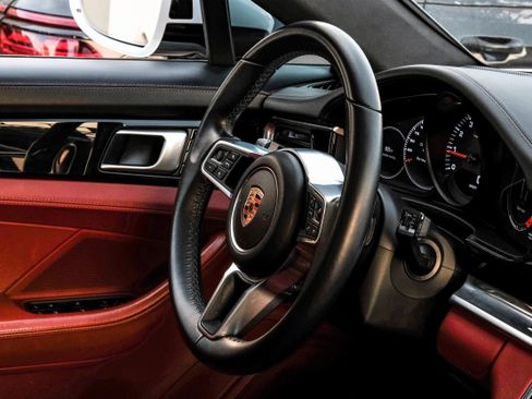 Used 2018 Porsche Panamera image 13